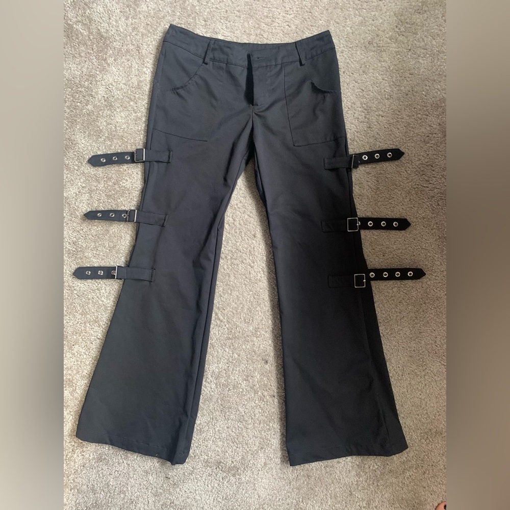 Low-rise buckle strap flared pants